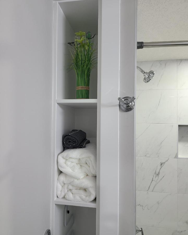 Luxury Suite In Calgary Nw 외부 사진