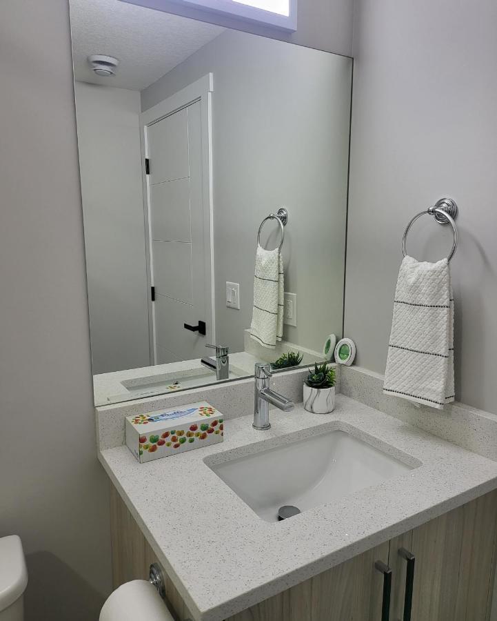Luxury Suite In Calgary Nw 외부 사진