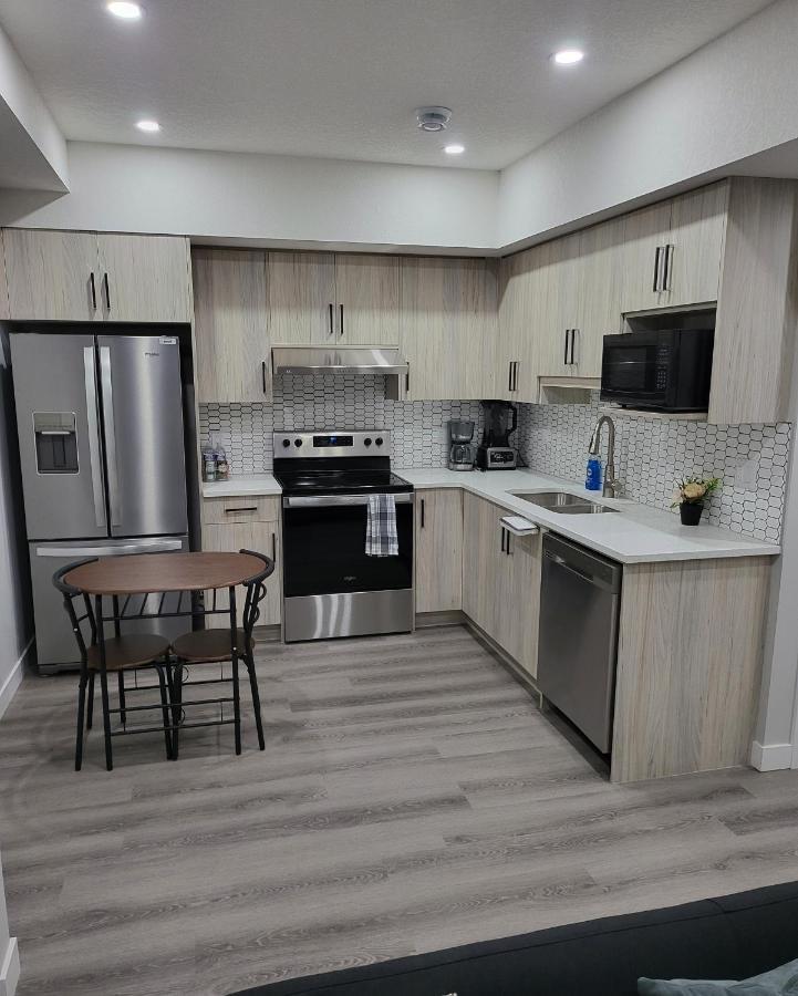 Luxury Suite In Calgary Nw 외부 사진